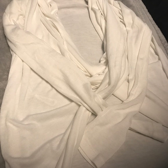 TOBI LIGHTWEIGHT COWL NECK WHITE LONG SLEEVE WRAP - Picture 3 of 3